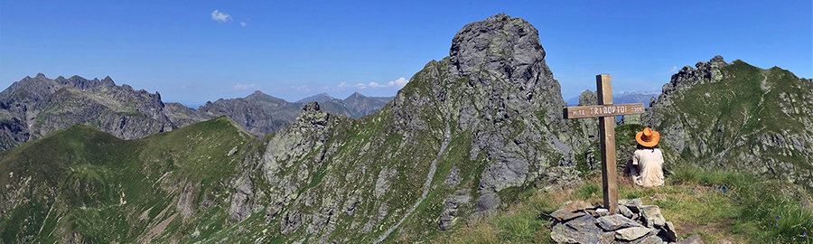 Alla croce di vetta del Monte Tribortoi (2309 m)